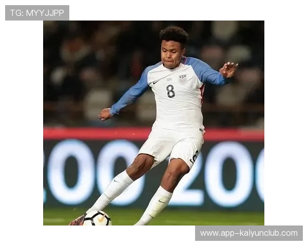 尤文定位球执行完美，麦肯尼头球顶进锁胜局