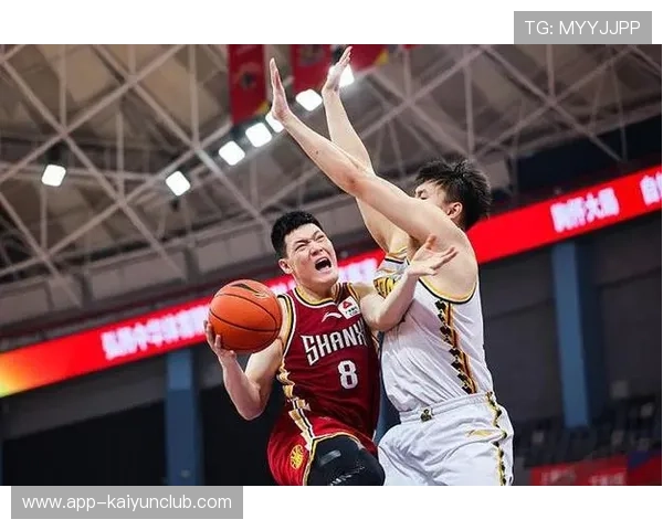 祝铭震外线大开大合,广州连续打出强势进攻 祝铭震外线大开大合,广州连续打出强势进攻